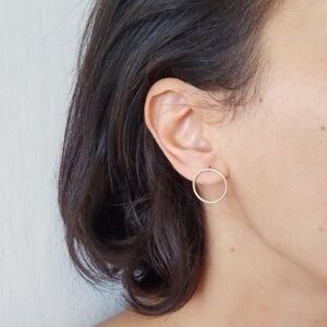 Mejuri circle hoop studs in gold ✨